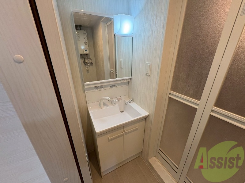 洗面設備　シャンプードレッサー。身支度はここでばっちりですね。