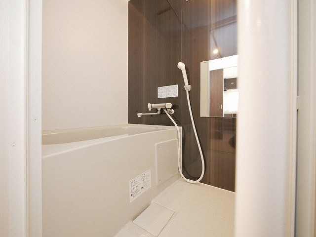 バス・シャワールーム　広々快適なバスルームです♪