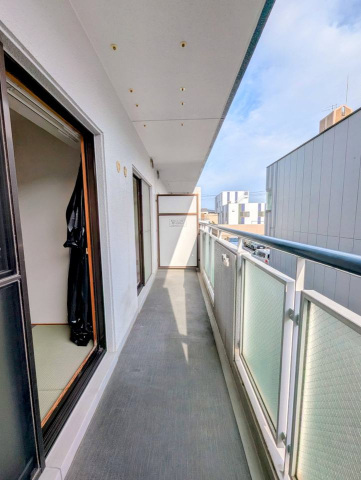 バルコニー　日当り良好の南向き