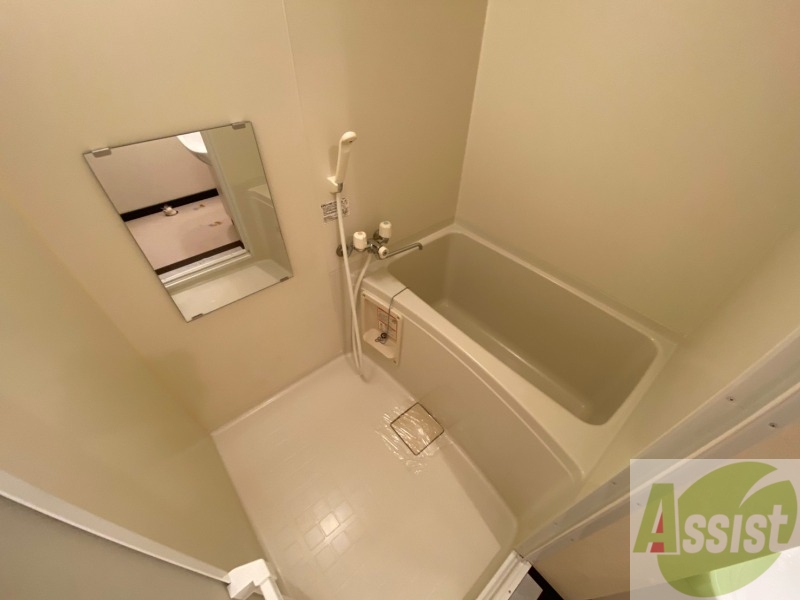 バス・シャワールーム　お風呂になります。一日の疲れを癒してくださいね。