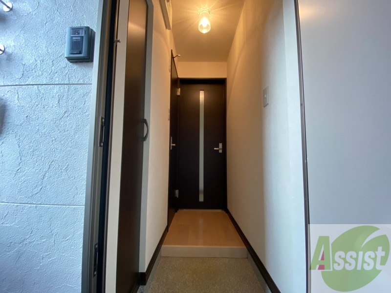 玄関　独立洗面台です。大きくてよいですね。シャンプーもできます