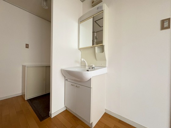 洗面設備　※別部屋の写真です