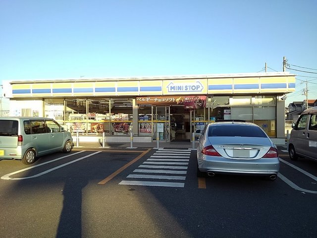 コンビニ　ミニストップ三郷彦音店（コンビニ）まで550m