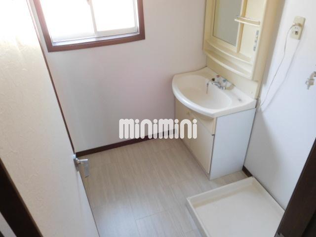 洗面設備　洗面・脱衣所の眺めです。換気小窓がありますよ。