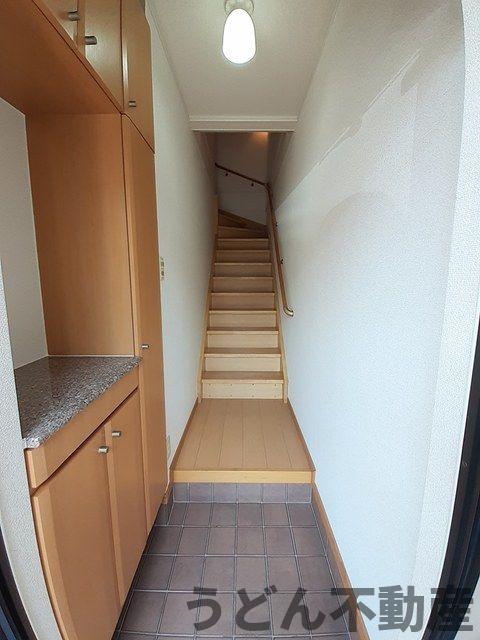 玄関　うどん県のお部屋探しはうどん不動産へ うどんちゃんとLINE