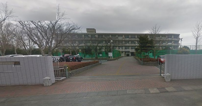 中学校　袋井市立周南中学校（中学校）まで424m