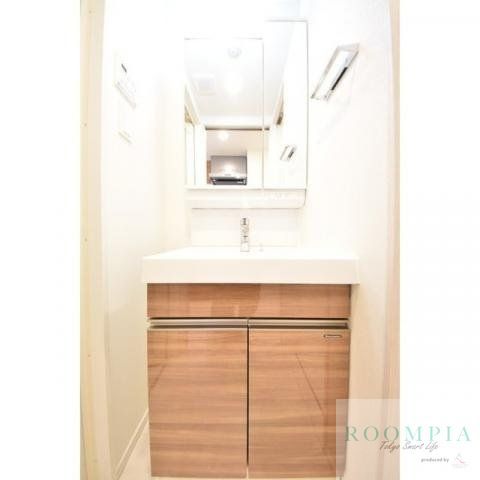 洗面設備　※同タイプの別のお部屋です。