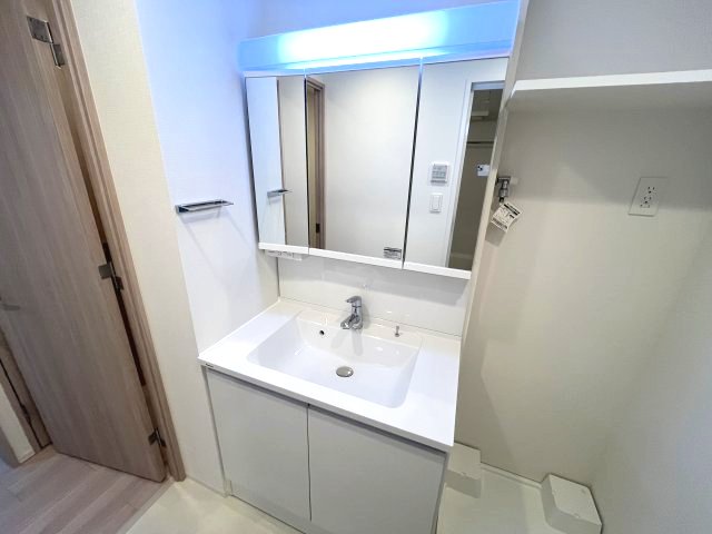 洗面設備　写真は、他部屋の同間取りです(現況優先)