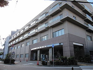 病院　総合病院（病院）まで577m