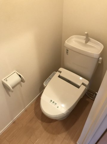 トイレ　温水洗浄便座