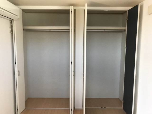 収納　丈の長いお召し物もかけられるクローゼット