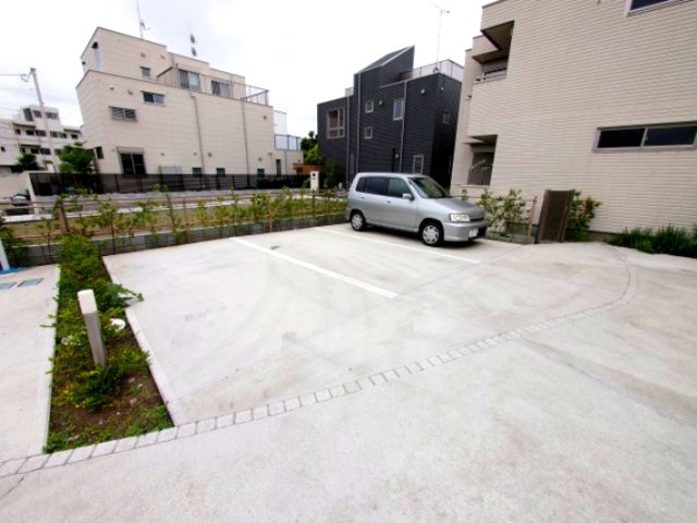 駐車場　敷地内駐車場あり※空き状況都度要確認