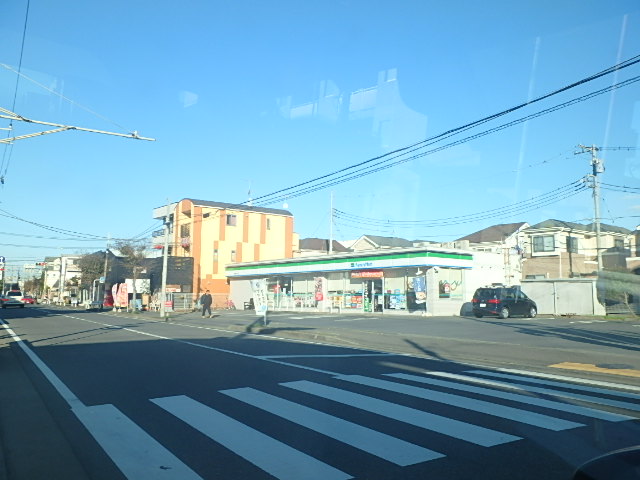 コンビニ　ファミリーマート鵠沼海岸七丁目店（コンビニ）まで684m