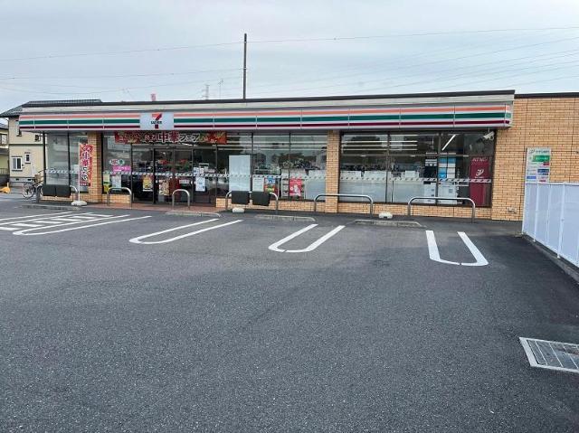 その他　セブンイレブン高坂駅西口店（その他）まで585m