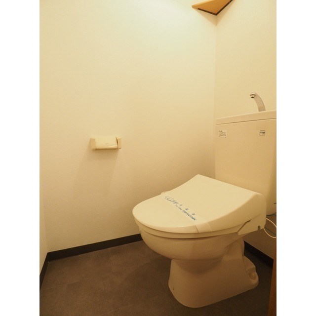 トイレ　温水洗浄便座