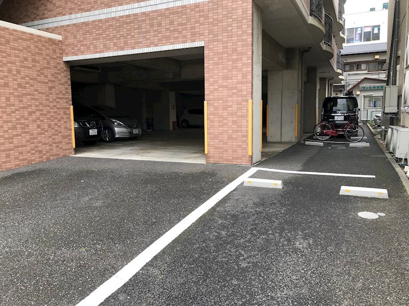 駐車場　敷地内駐車場