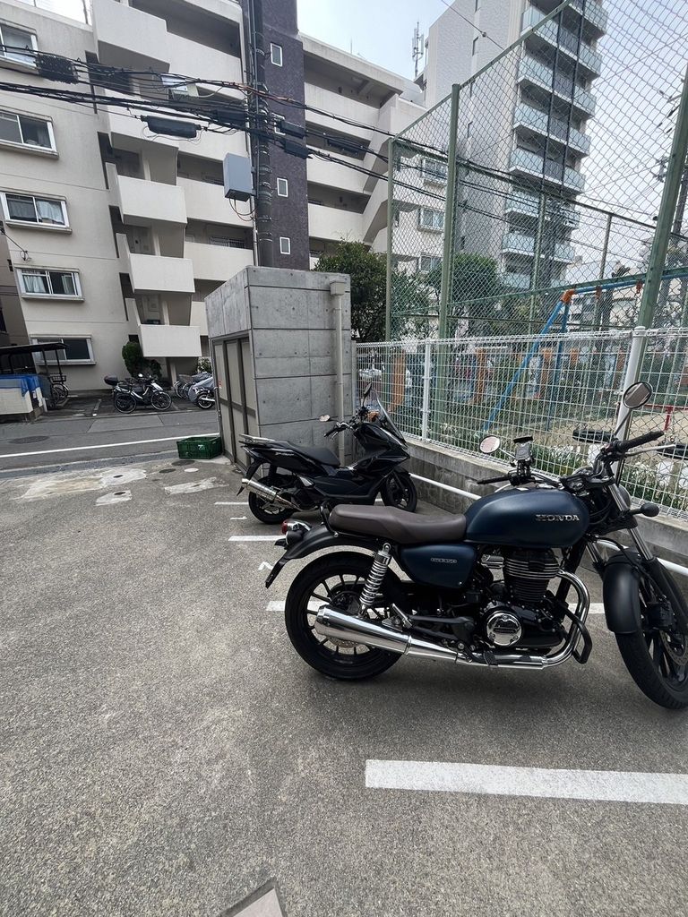 駐車場　バイク置き場