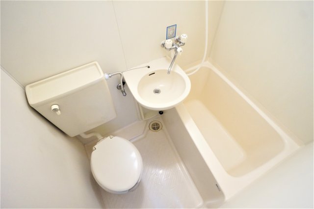 バス・シャワールーム　バス・トイレは一緒です※写真は別の部屋になります。