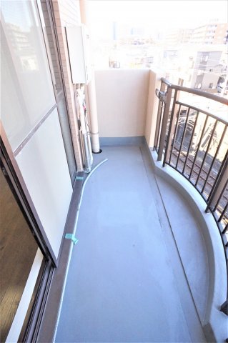 バルコニー　日当たりの良いバルコニーは洗濯物も良く乾きますね※写真は別の