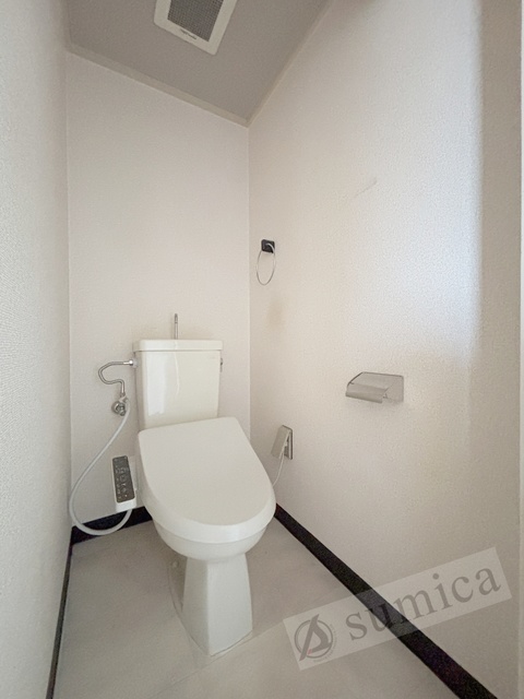 トイレ　人気アイテムの温水洗浄便座。