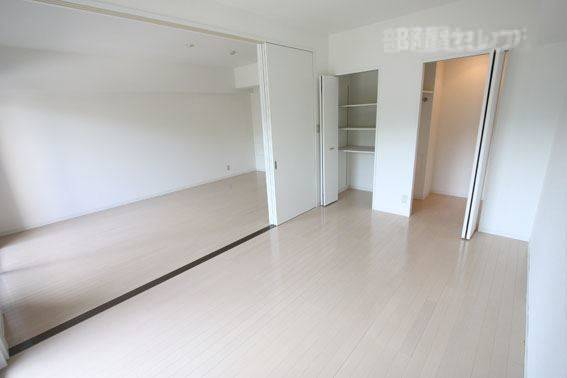 居室・リビング　別号室写真使用