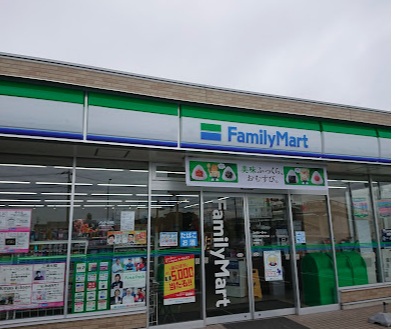 コンビニ　ファミリーマート　北名古屋熊之庄店（コンビニ）まで900m