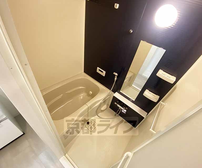 バス・シャワールーム　シンプルな浴室です。