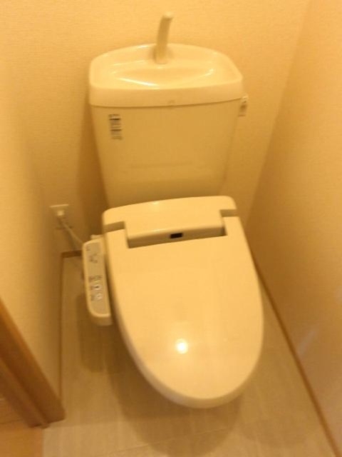 トイレ　※別室の参考写真の為、現況優先です。