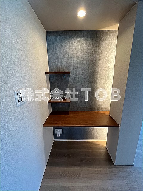 その他設備　洋室6.9帖　デスク