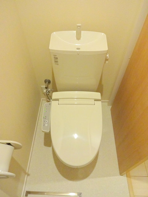 トイレ　★ウォシュレット付きトイレ★上部収納棚★