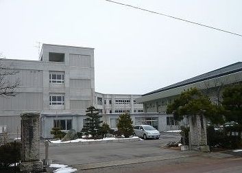 中学校　燕中学校（中学校）まで1300m