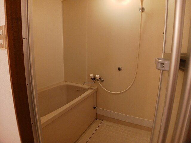 バス・シャワールーム　落ち着いた空間のお風呂です