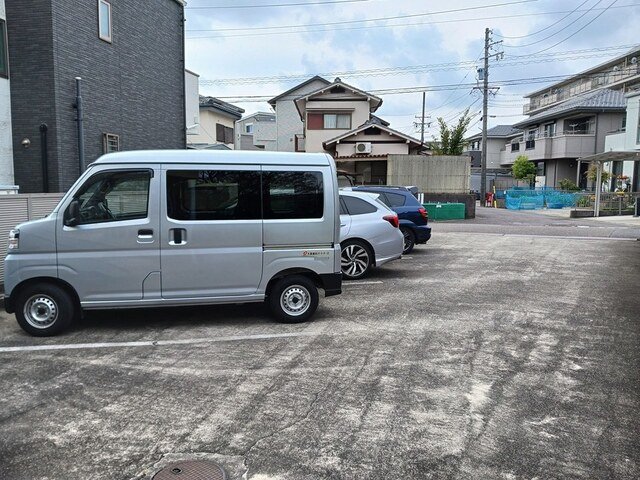 駐車場　車をお持ちの方に嬉しい駐車場付きの物件です