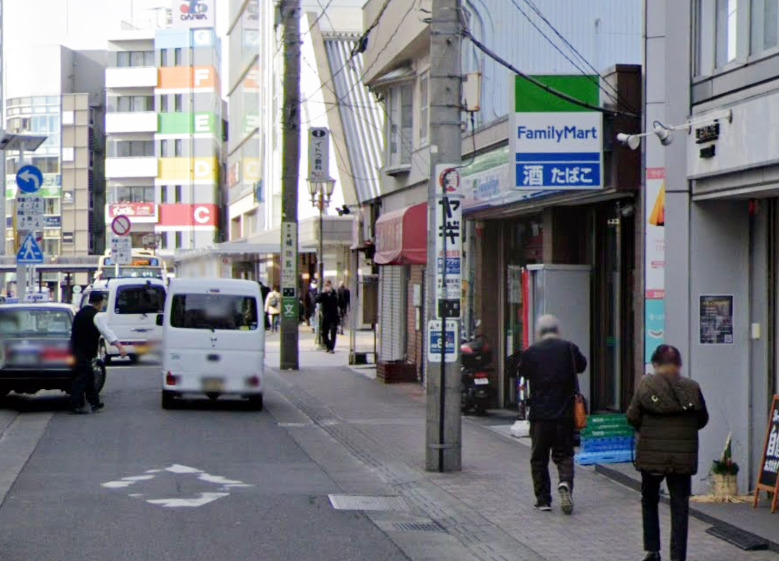 コンビニ　ファミリーマート（コンビニ）まで117m