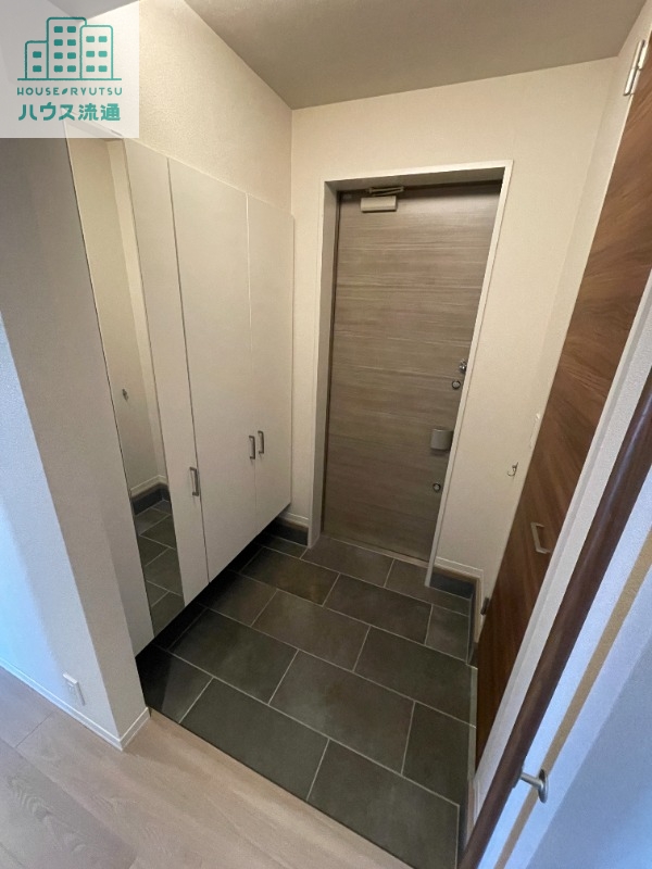 玄関　※別号室の写真になります。