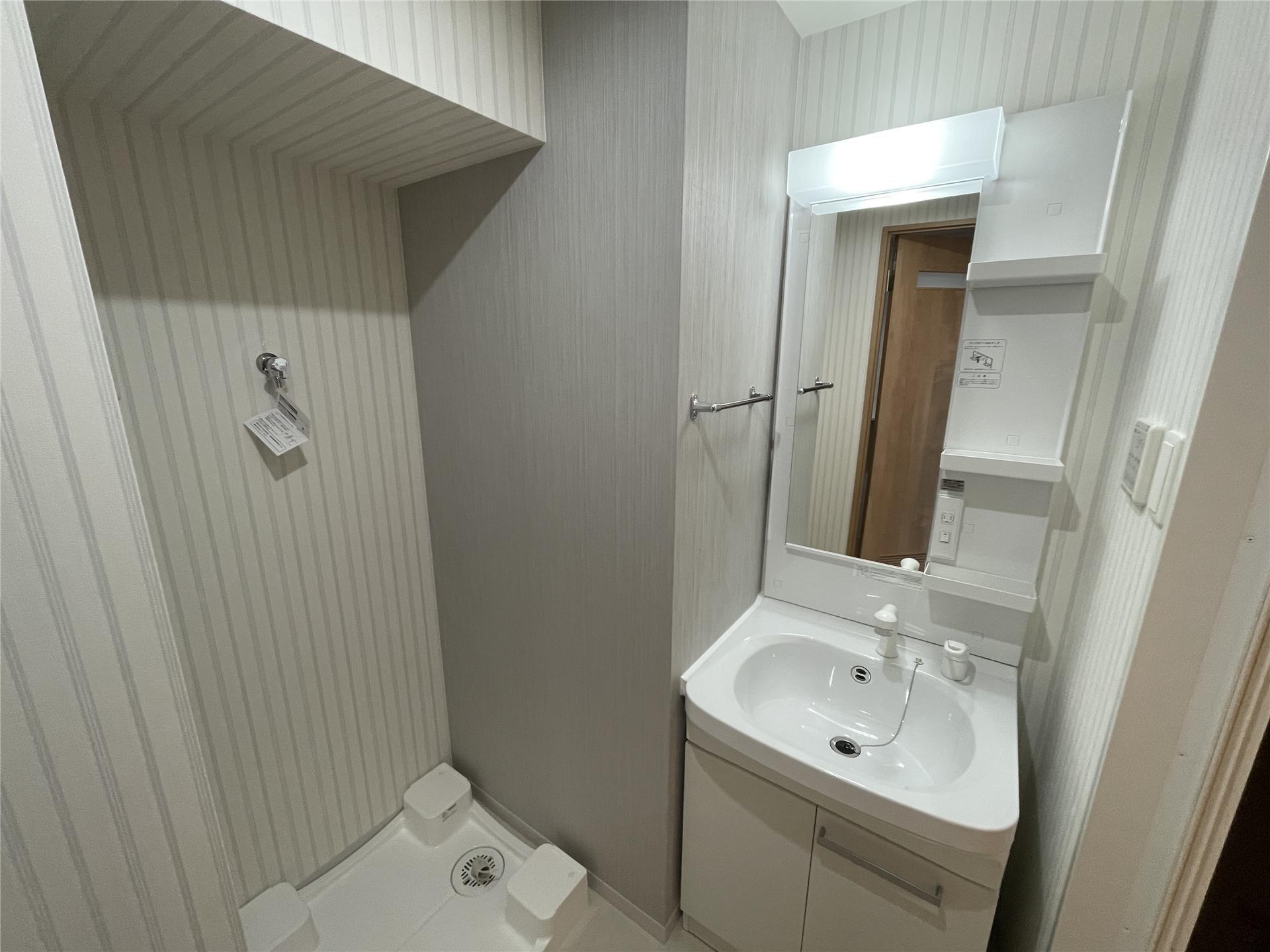 洗面設備　朝の準備が捗るシャンプードレッサー付きです