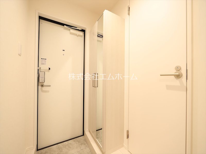 玄関　玄関　シューズボックス付（収納充実してます）