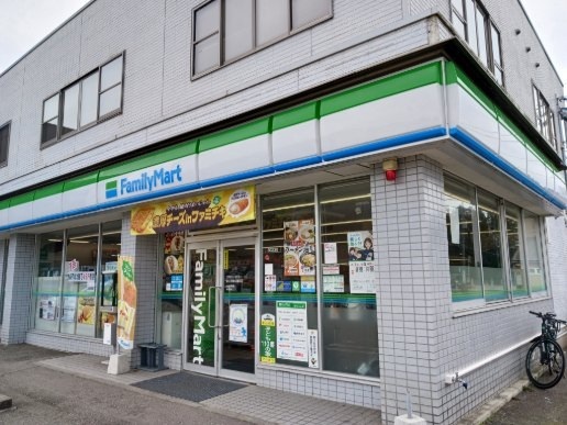 コンビニ　ファミリーマート辰口丘陵公園前（コンビニ）まで150m