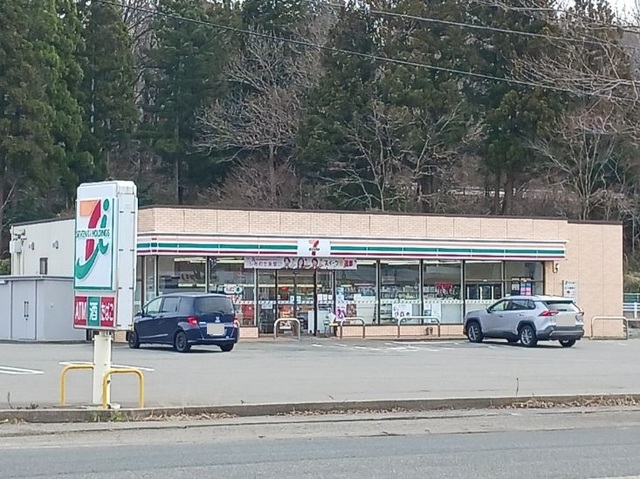 コンビニ　セブンイレブン能美辰口店（コンビニ）まで400m