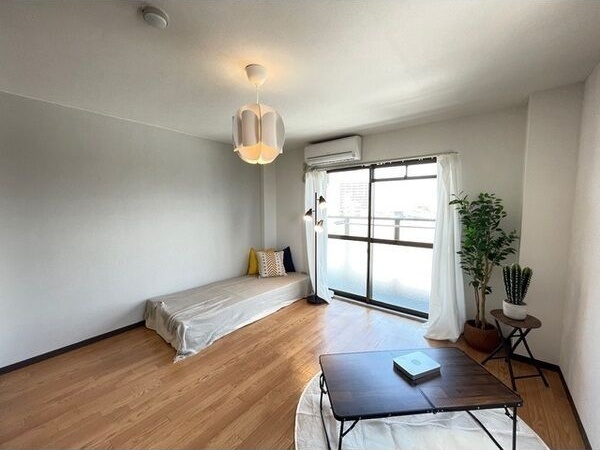 居室・リビング　同仕様写真となります。 ※家具はイメージになります。