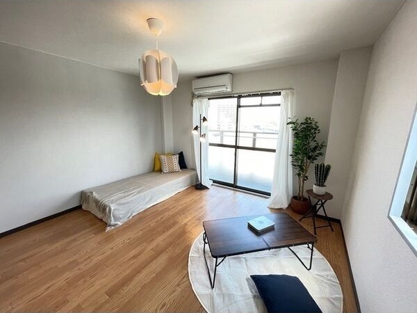 居室・リビング　同仕様写真となります。 ※家具はイメージになります。