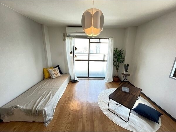 居室・リビング　同仕様写真となります。 ※家具はイメージになります。