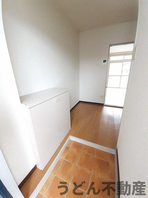 玄関　うどん県のお部屋探しはうどん不動産へ うどんちゃんとLINE