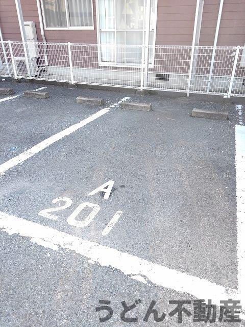 駐車場　うどん県のお部屋探しはうどん不動産へ うどんちゃんとLINE