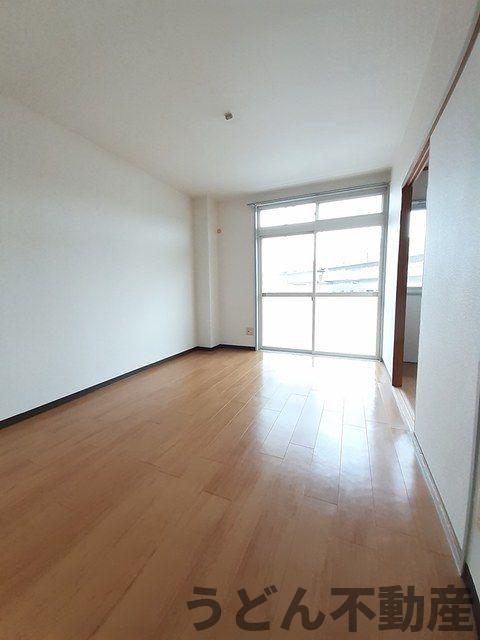 居室・リビング　うどん県のお部屋探しはうどん不動産へ うどんちゃんとLINE