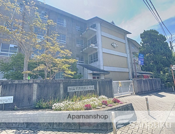 小学校　久米小学校（小学校）まで375m