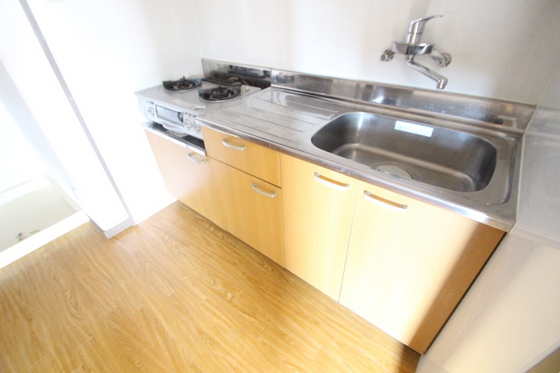 キッチン　別部屋の写真になります。