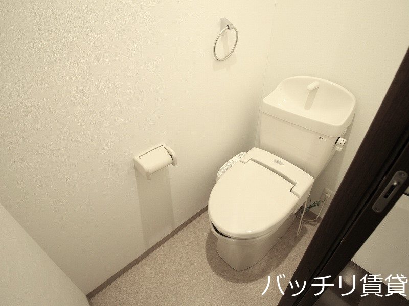 トイレ　画像は同型イメージの為、現況を優先いたします。