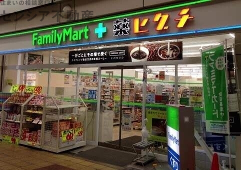 ドラックストア　ファミリーマート＋薬ヒグチ京橋店（ドラッグストア）まで233m