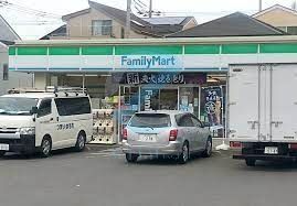 コンビニ　ファミリーマート鹿骨二丁目店（コンビニ）まで240m